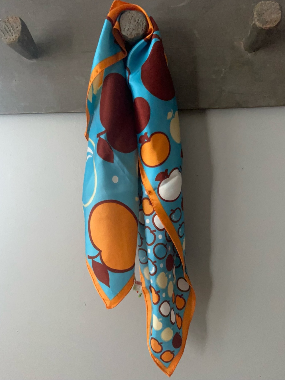 Vintage Satin scarf - Picture 5 of 15